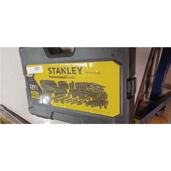 NEW STANLEY 229 PC SAE/MM 1/4", 3/8" AND 1/2" PROFEESIONAL SOCKET TOOL KIT