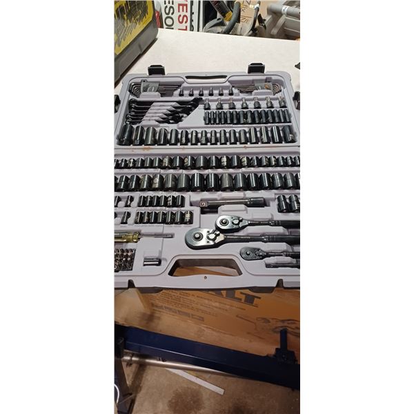 STANLEY 183 PC SAE/MM 1/4", 3/8" AND 1/2" PROFEESIONAL SOCKET TOOL KIT