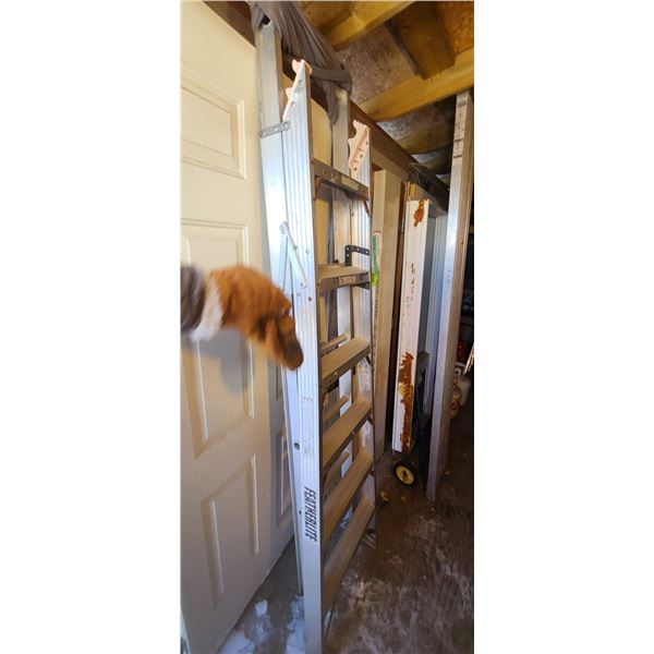 7 FT FEATHERLITE  LADDER