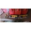 Image 2 : 2- 9.46 LITERS OF KEROSINE AND SMALL EMPTY GAS CANS WITH PARTS