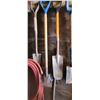 Image 34 : ALL HAND, CONSTRUCTION AND GARDEN TOOLS/ HOSE ON WALL AND IN CORNER