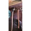 Image 44 : ALL HAND, CONSTRUCTION AND GARDEN TOOLS/ HOSE ON WALL AND IN CORNER