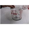 Image 3 : (4) Measuring Cups - Largest 8 Cups (2 L) Smallest 2 Cups (500ml) - 3 are Anchor Hocking and 1 Betty
