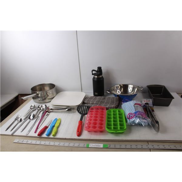 Kitchen Lot- Wilson Cake Pan, Plastic Straws, (2) Plastic Ice Cube Trays, Misc.