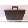 Image 1 : Vintage Million Air Briefcase - 13" x 18" x 4"