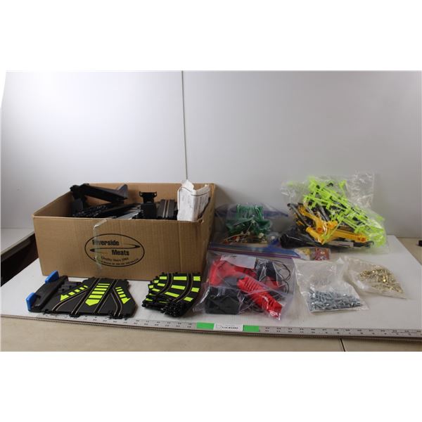 Artin Race Track with Cars, Hex Screws and Nuts