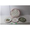 Image 1 : (3) Decorative Dessert Plates with Storage Case