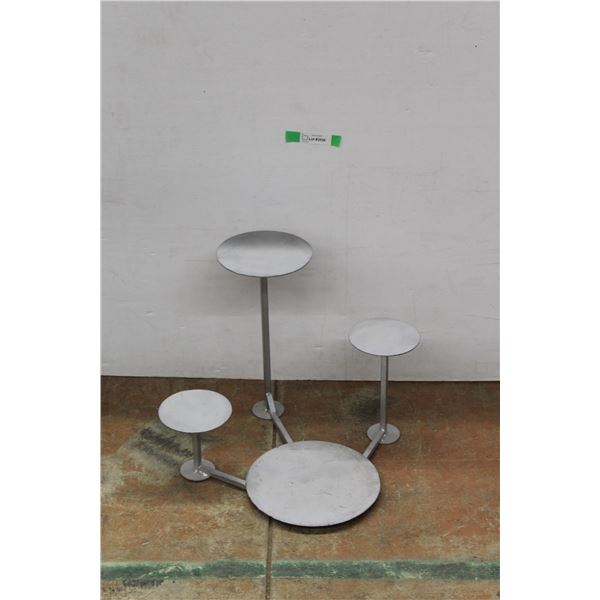 *Metal Cake Stand 16'' x 22'' x 18''