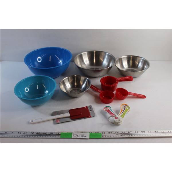 Plastic & Metal Bowls, Measuring Cups and Spatula