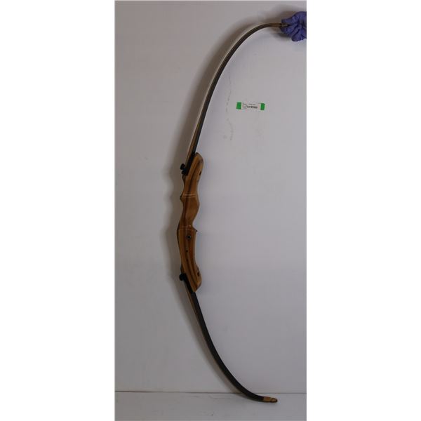 Fleetwood Re-Curve Take Down Bow - 62'' Long Assembled, Detachable 23'' L Disassembled