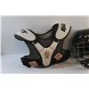 Image 2 : Kids CCM Hockey Shoulder Pads, Helmet and Gloves