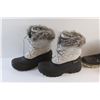 Image 4 : Pair of Ice Fields Winter Boots and Timberland Sneakers - Size 7