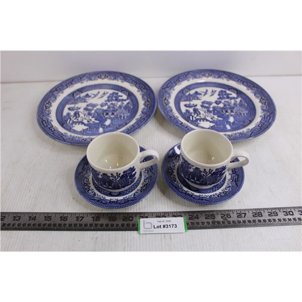 Churchill "Blue Willow" Set of 2 Dinner Plates & 2 Cups and Saucers