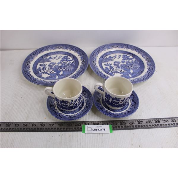 Churchill "Blue Willow" Set of 2 Dinner Plates & 2 Cups and Saucers