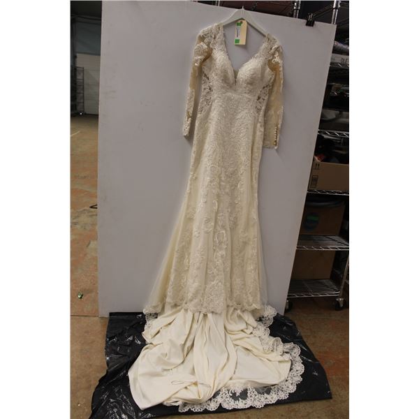 *Essence of Australia Wedding Dress with Sleeves and Train Approx. 16.5" Waist