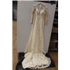 Image 1 : *Essence of Australia Wedding Dress with Sleeves and Train Approx. 16.5" Waist