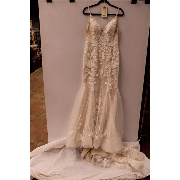 * Stella York Wedding Dress - Size 14