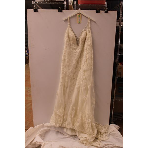 * Stella York Wedding Dress - Size 18