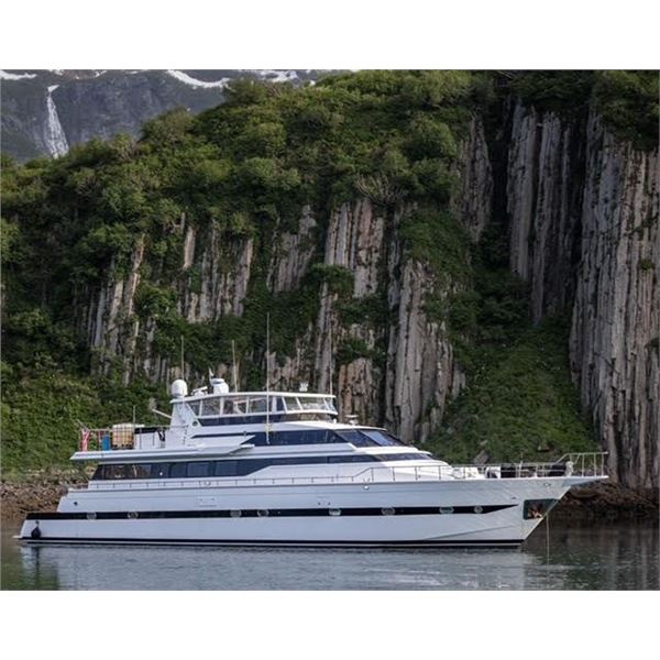 6-DAY LUXURY YACHT BASED WILDLIFE VIEWING AND FISHING TRIP ON THE KATMAI FOR 10