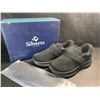 Image 2 : 1 Pair of Silverts Women's Extra Wide Comfort Shoes with Sherpa Lining (Black) - Size 8.5 - New