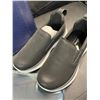 Image 4 : 1 Pair of Silverts Women's Wide Width Supportive Slip On Shoes - Size 6.5 (Black/White) - New