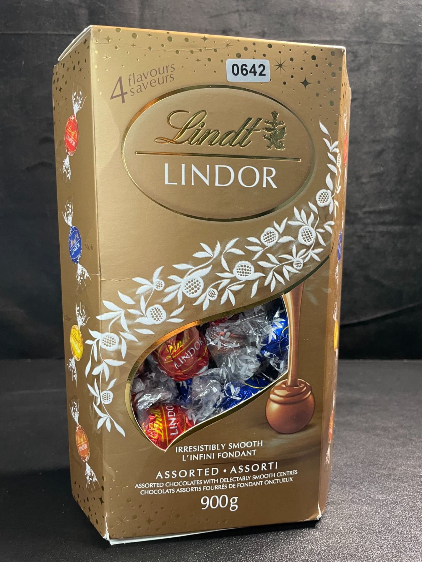 1 Box of Lindt Lindor Assorted Chocolates - Large 900g Box - New (BB ...