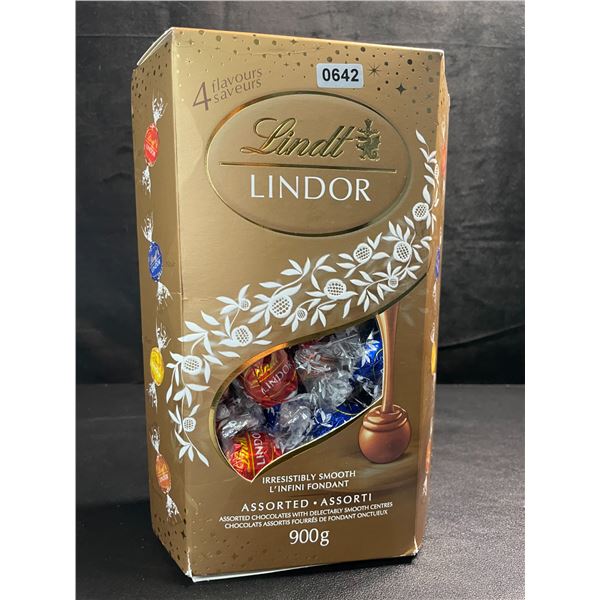 1 Box of Lindt Lindor Assorted Chocolates - Large 900g Box - New (BB: JL 31/2025)