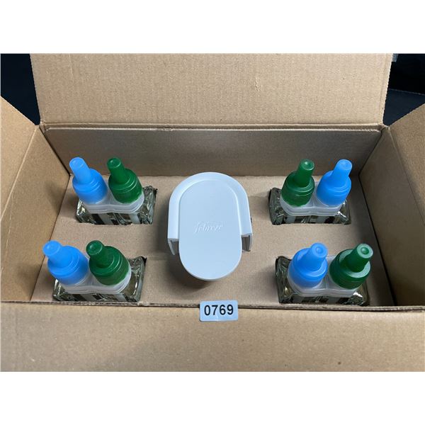 Box of 1 Febreze Plug-In Wall-Plug Air Freshener with 4 Gain Scent Febreze Oil Refills - Brand New!