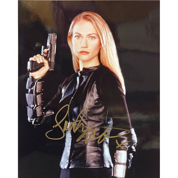24 Sarah Wynter signed photo