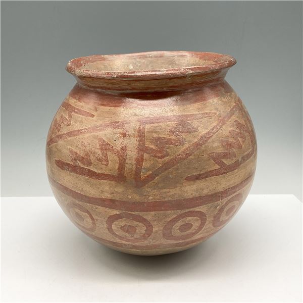 Early Narino Earthenware Pot, c. 800-1500