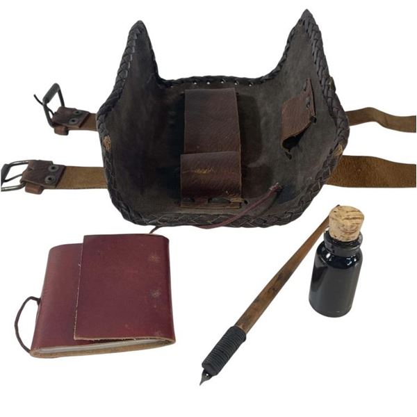 Game of Thrones (2011-2019) - Lanister Messenger Satchel with Ink, Pen and Note Pad
