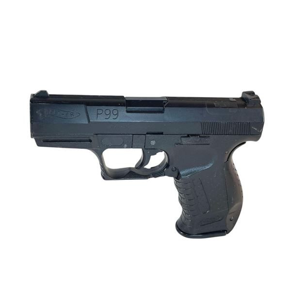 The 100 (2014-2020) - Clarke Griffin (Eliza Taylor) Walther P99