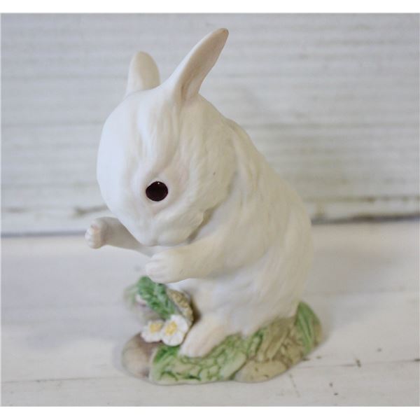 CYBIS "PAT-A-CAKE" PORCELAIN BUNNY FIGURE 4"