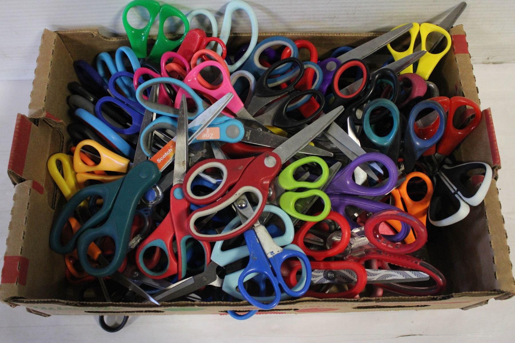 LOT OF 80 SCISSORS