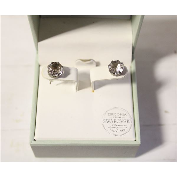 ESTATE SOLITAIRE EARRINGS IN BOX-ESTATE