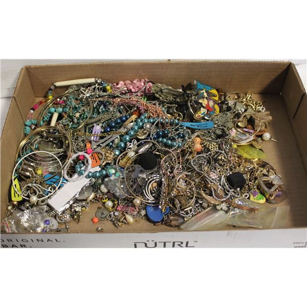 FLAT OF MISC JEWLERY