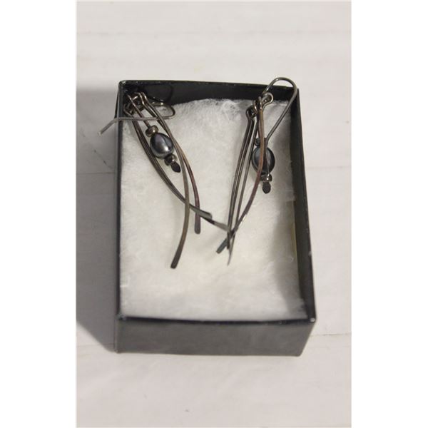 PAIR OF PLATINUM EARRINGS