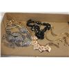 Image 1 : 7 LADIES NECKLACES