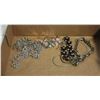Image 1 : 6 LADIES NECKLACES