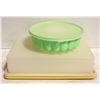 Image 1 : VINTAGE TUPPERWARE CAKE CARRIER AND