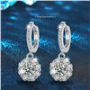 Image 1 : 1 CT GRA CERTIFIED SUNFLOWER STYLE ROUND BRILLIANT