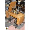 Image 1 : VINTAGE SINGER SEWING MACHINE+TABLE MODEL G8381470