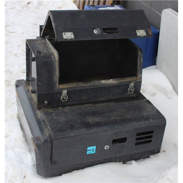 TRUCK TOOL BOX LOCATED OUTSIDE