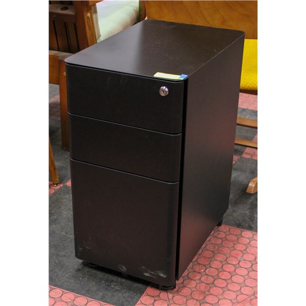 NEWLY ASSEMBLED SONGMICS OFC030 ROLLING LOCKABLE