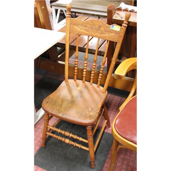 ANTIQUE WOODEN CHAIR 15" X 21" X 37"