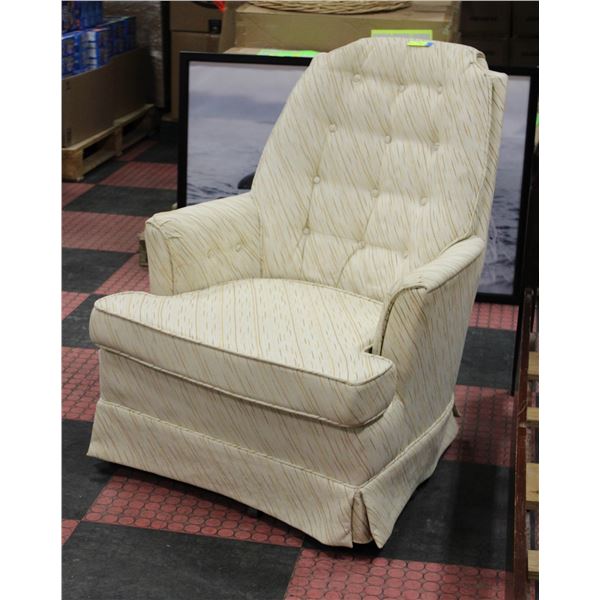 SWIVEL LIVING ROOM CHAIR 31" X 36" X 37"