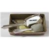 Image 1 : VINTAGE VANITY HAIR SET (COMB NEEDS REPAIR)