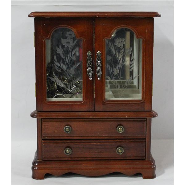 JEWELRY BOX WITH VINTAGE COSTUME JEWELERY