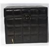Image 1 : SMALL SQUARE PADDED STORAGE TRUNK