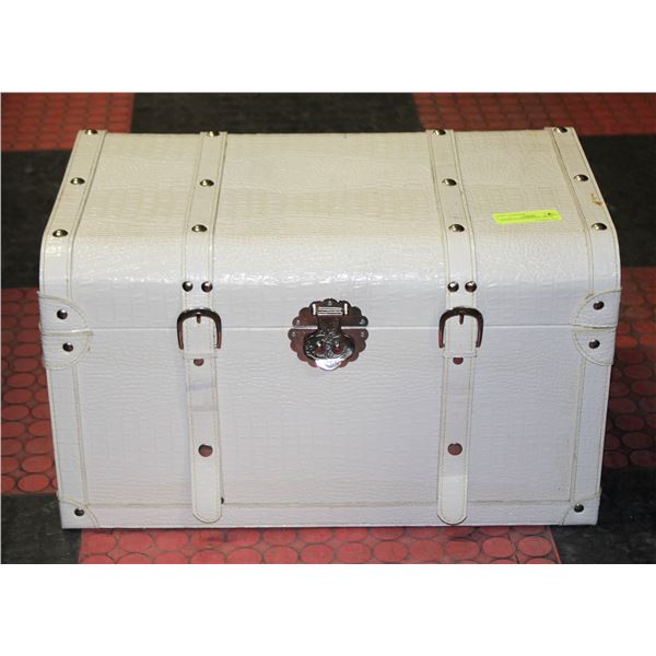 WHITE "LEATHERBOUND" TRUNK